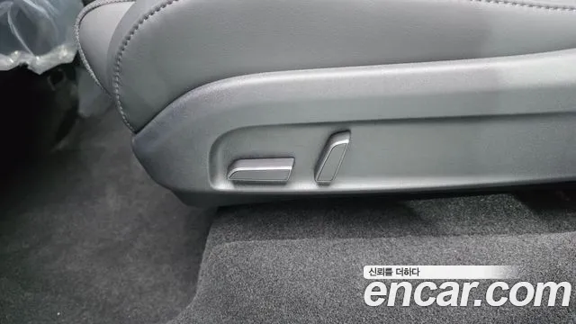 Tesla Model Y — Фото автомобиля 16