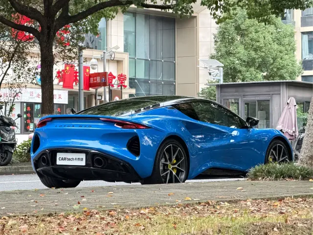 Lotus Emira — Фото автомобиля 5