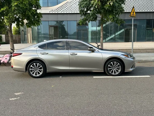 Lexus ES — Фото автомобиля 7