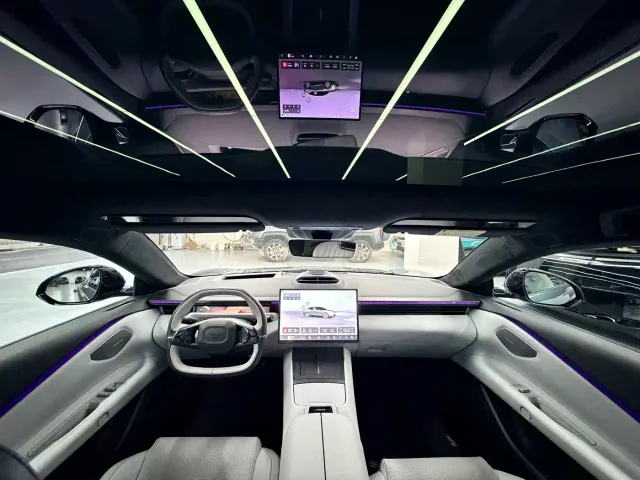Lynk & Co Z10 — Фото автомобиля 17