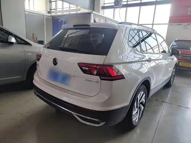 Volkswagen Tiguan L — Фото автомобиля 6