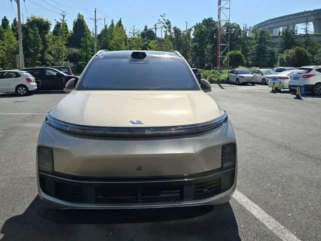 Li Auto L9 — Фото автомобиля 2