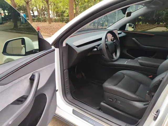 Tesla Model Y — Фото автомобиля 15