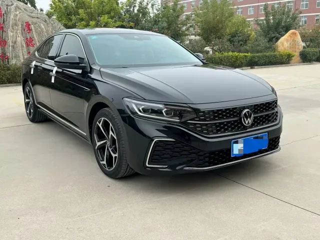 Volkswagen Passat — Фото автомобиля 2