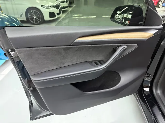 Tesla Model Y — Фото автомобиля 6