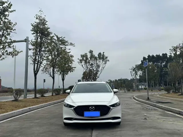 Mazda Axela — Фото автомобиля 2