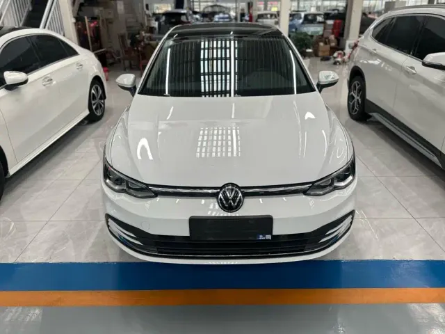 Volkswagen Golf — Фото автомобиля 2
