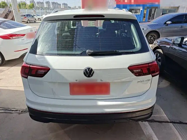 Volkswagen Tiguan L — Фото автомобиля 5