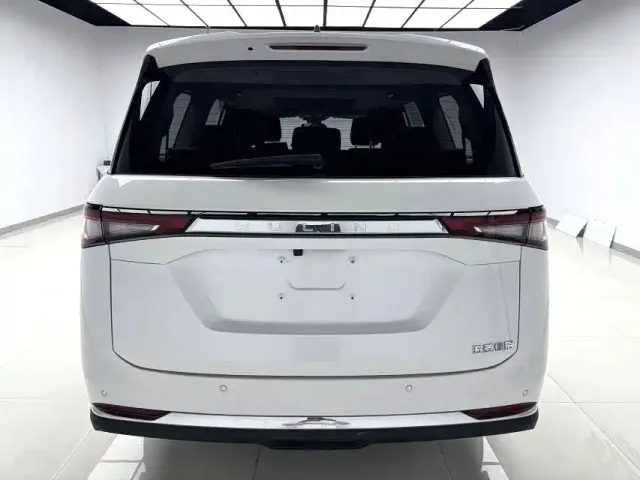 Wuling Jiachen — Фото автомобиля 5