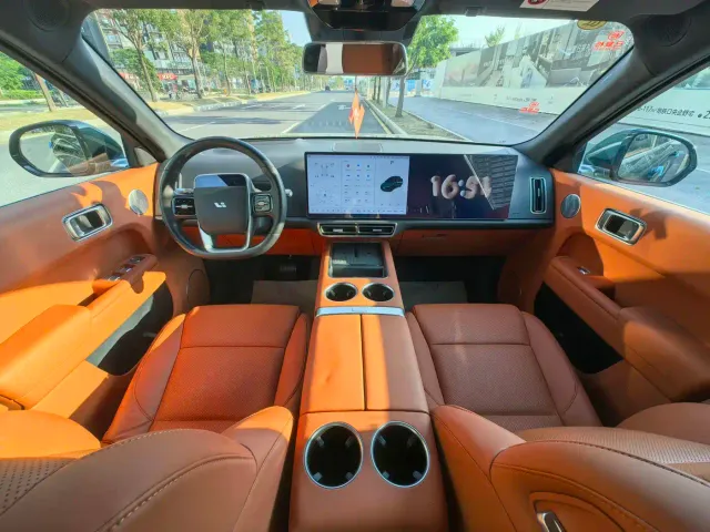 Li Auto L8 — Фото автомобиля 7