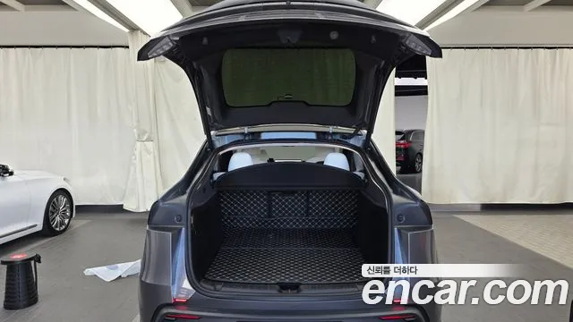Tesla Model Y — Фото автомобиля 26