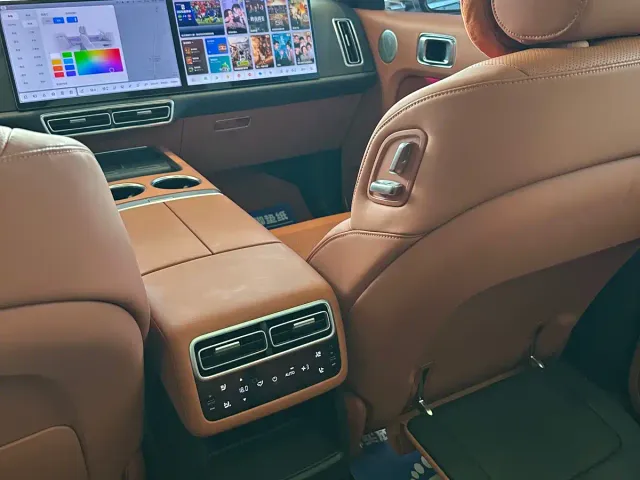 Li Auto L7 — Фото автомобиля 12