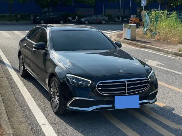 Фотография автомобиля — Mercedes-Benz E-Class