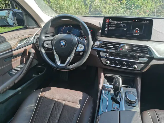 BMW 5 Series — Фото автомобиля 22