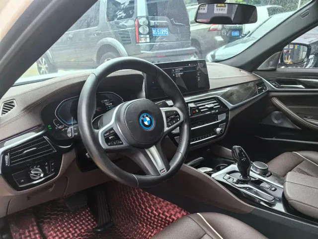 BMW 5 Series — Фото автомобиля 12