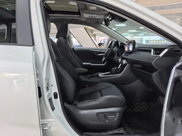 Toyota Wildlander — Фото автомобиля 11