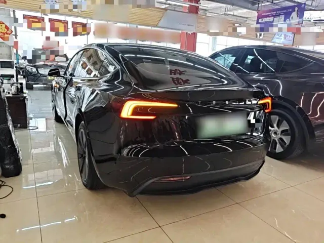 Tesla Model 3 — Фото автомобиля 4