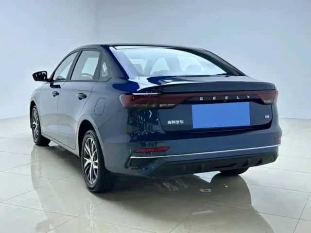 Geely Emgrand — Фото автомобиля 6