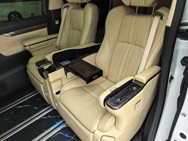 Toyota Vellfire — Фото автомобиля 19
