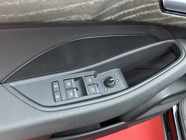 Audi Audi Q6 2023 40 TFSI quattro Cloud View Light Yulin Package — Фото автомобиля 13