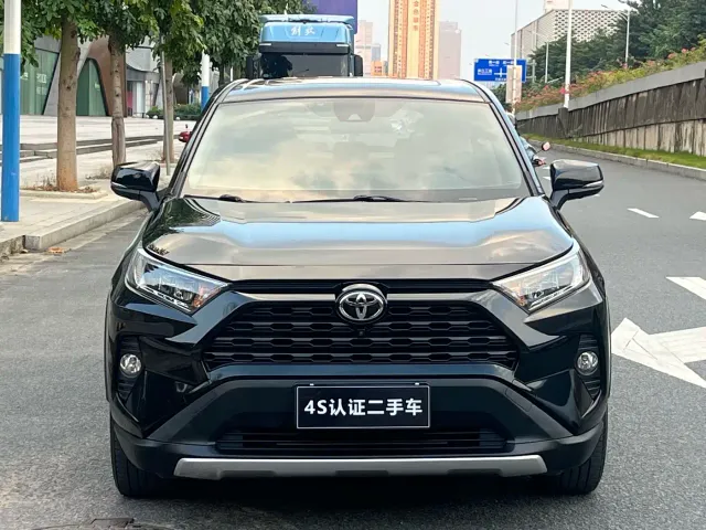 Toyota RAV4 — Фото автомобиля 3