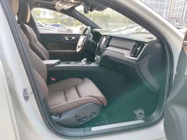 Volvo S60 — Фото автомобиля 13