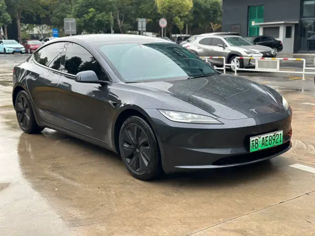 Tesla Model Y — Фото автомобиля 2