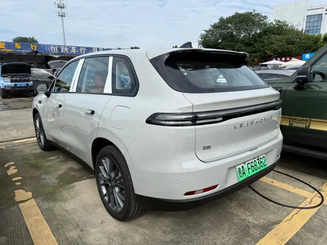 Leapmotor C10 — Фото автомобиля 15