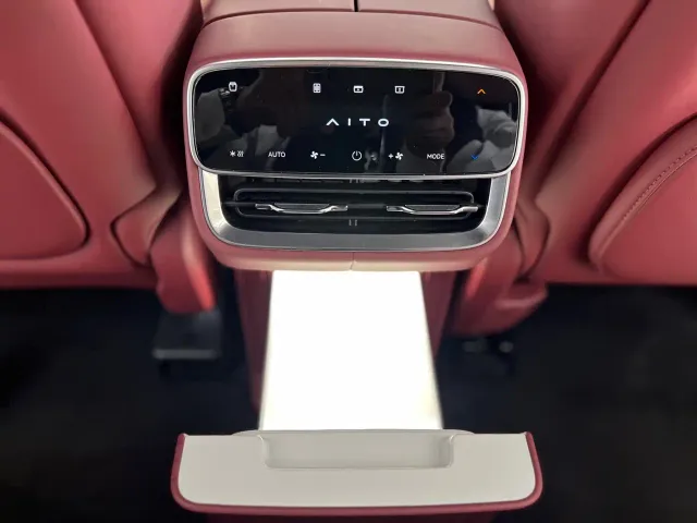 Aito M8 — Фото автомобиля 18
