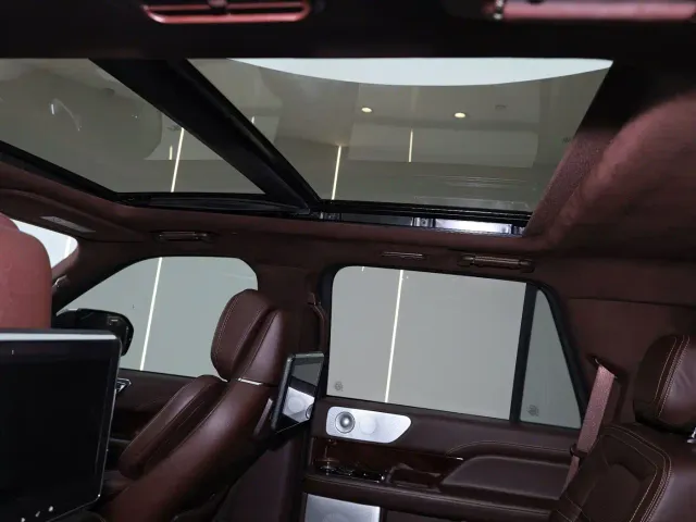 Lincoln Navigator — Фото автомобиля 15