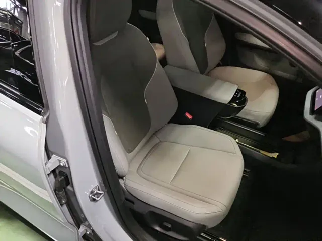 Volvo EX30 — Фото автомобиля 24
