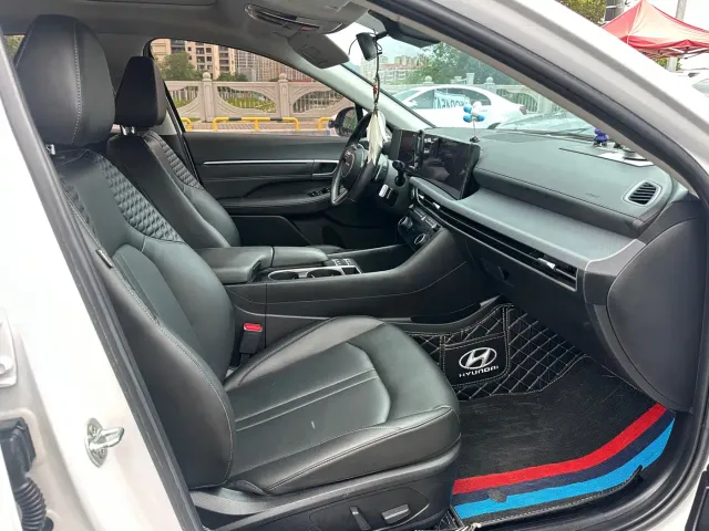 Hyundai Sonata — Фото автомобиля 12