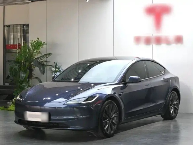 Фотография автомобиля — Tesla Model 3
