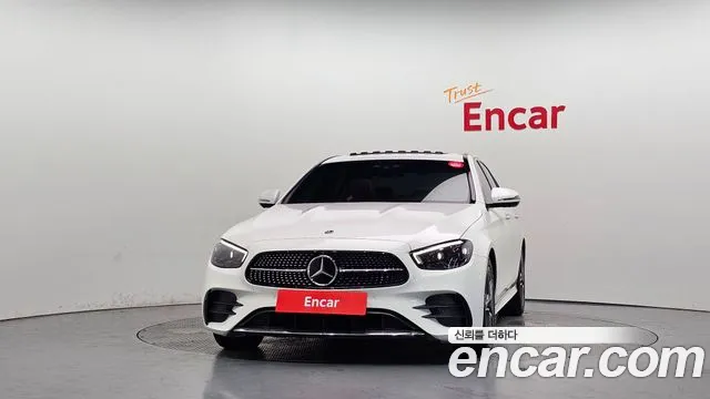 Mercedes-Benz E-Class — Фото автомобиля 3