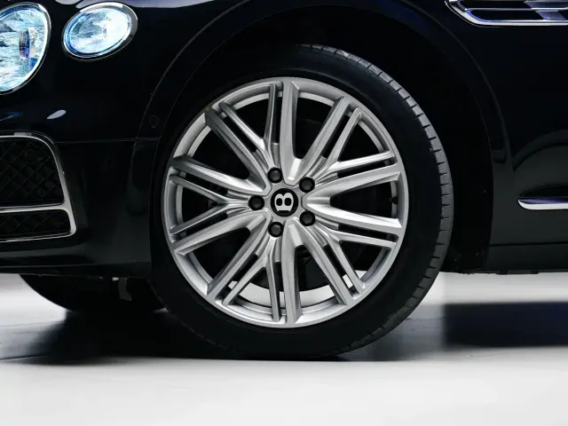 Bentley Flying Spur — Фото автомобиля 13