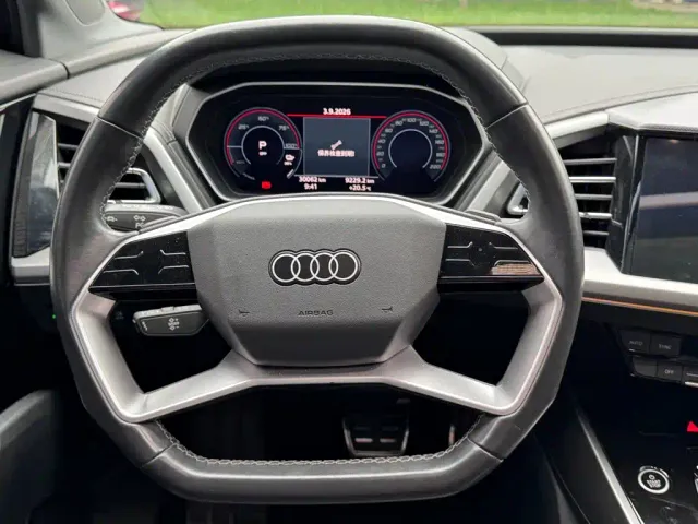 Audi Q4 e-tron — Фото автомобиля 15