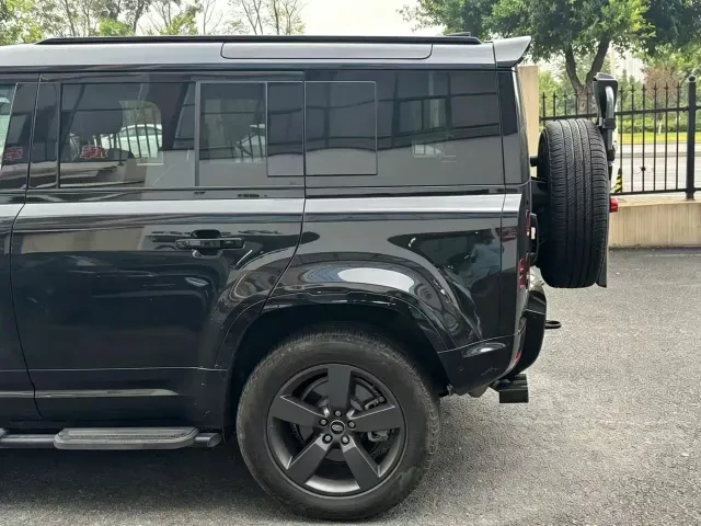Land Rover Defender — Фото автомобиля 3