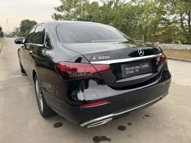 Mercedes-Benz E-Class — Фото автомобиля 16