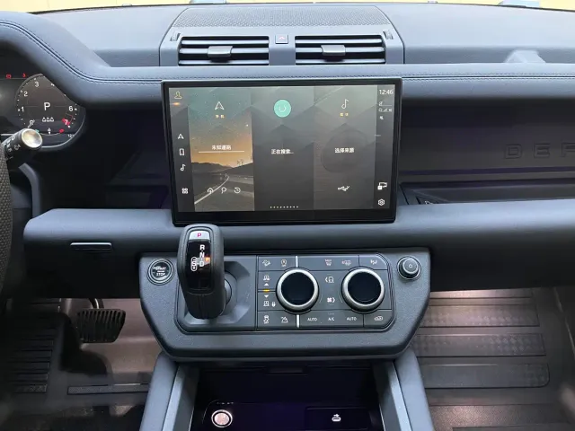 Land Rover Defender — Фото автомобиля 14