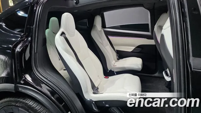 Tesla Model X — Фото автомобиля 12
