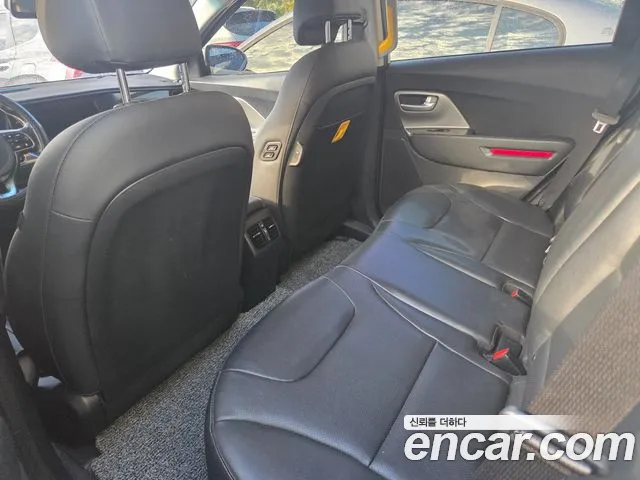 Kia Niro — Фото автомобиля 18