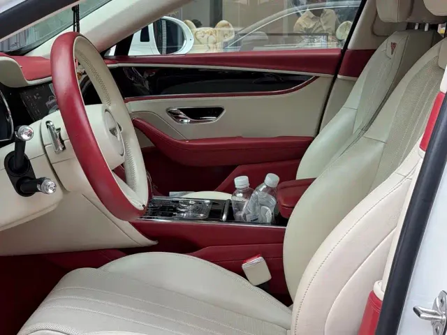 Bentley Flying Spur — Фото автомобиля 10