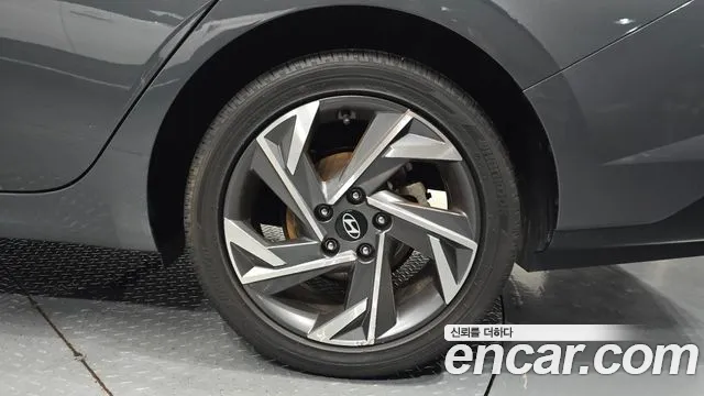 Hyundai AVANTE Новый Avante (CN7) — Фото автомобиля 21