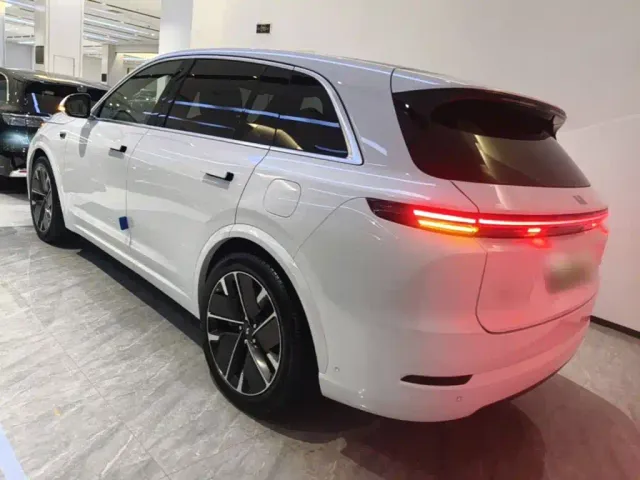 Li Auto L7 — Фото автомобиля 4