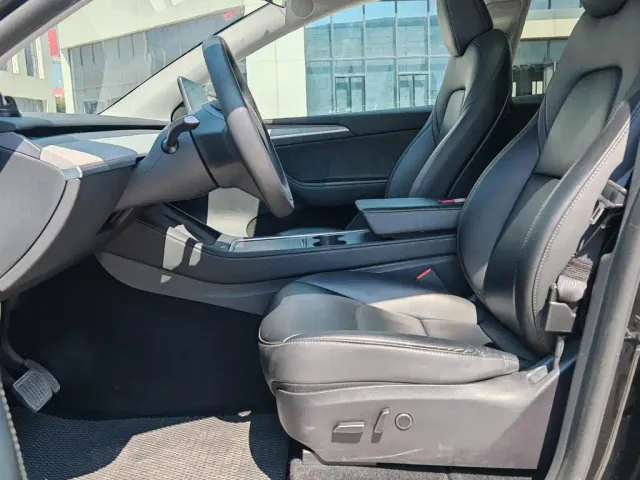 Tesla Model Y — Фото автомобиля 7