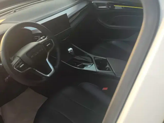 Roewe i5 — Фото автомобиля 12