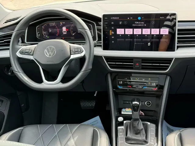 Volkswagen Tiguan L — Фото автомобиля 16