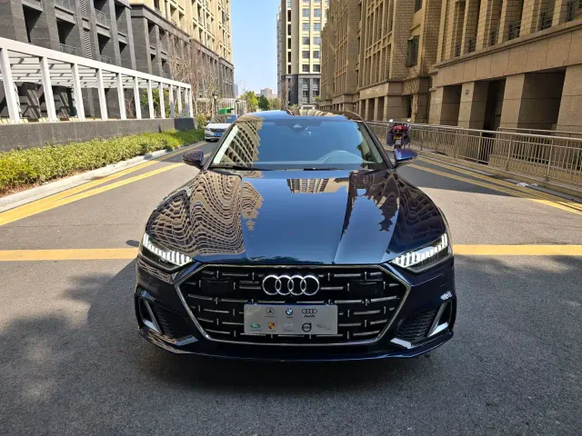 Audi A7L — Фото автомобиля 3