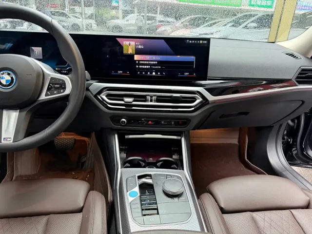 BMW i3 — Фото автомобиля 12