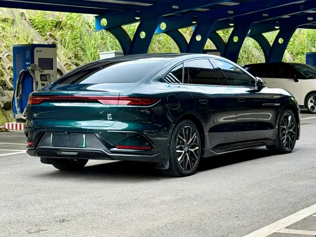 BYD Han — Фото автомобиля 13